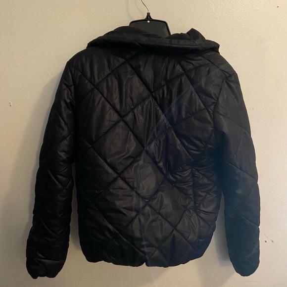 black puffer jacket - Picture 2 of 3